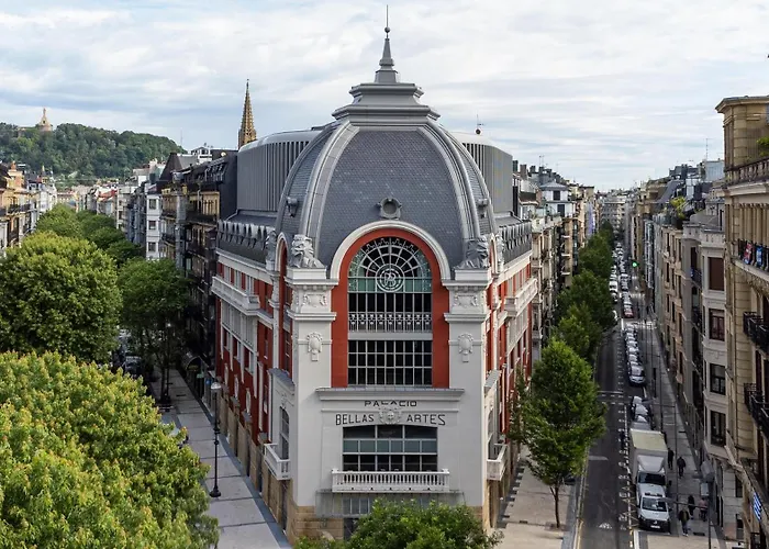 Palacio Bellas Artes San Sebastian, Curio Collection Hilton