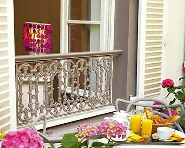 Hotel Le Hameau De Passy Parigi