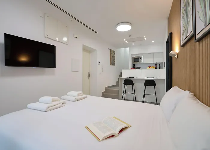 Aparthotel Naranjas y Limones, by Homing U Sevilla