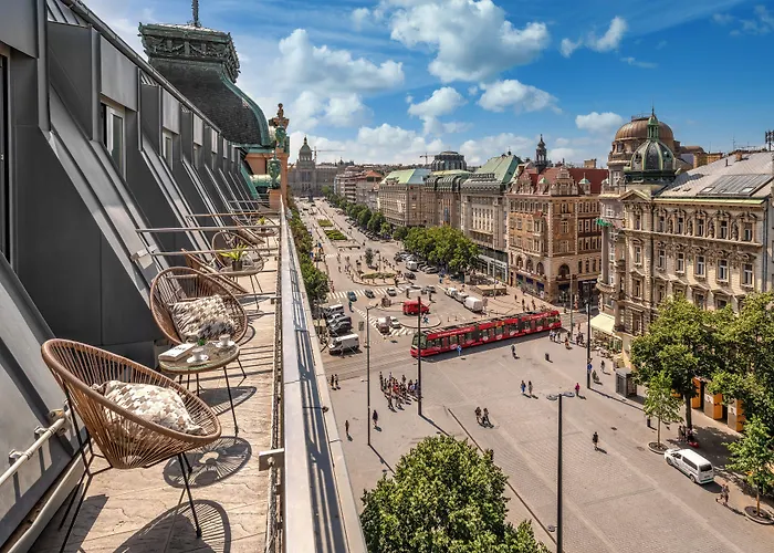 Vn17 Rooftop Suites By Adrez Praga