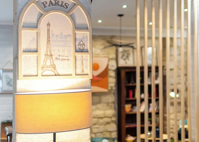 Hotel Lilas Blanc Parigi
