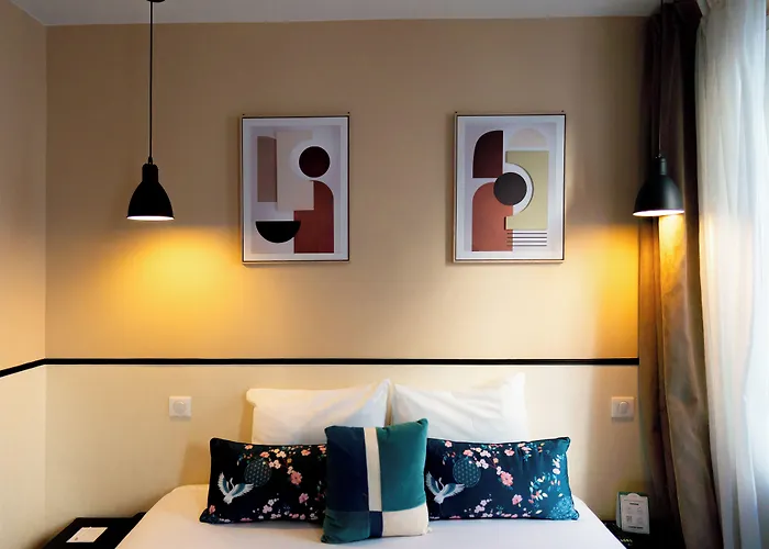 Hotel Lilas Blanc Parigi