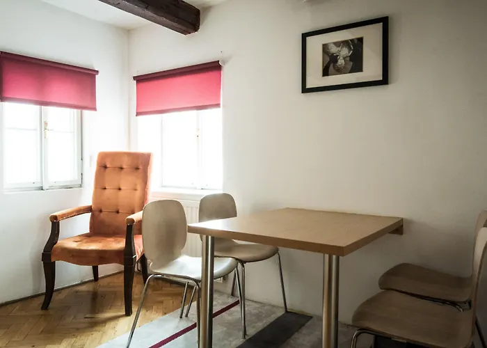 Charles Bridge Hostel & Apartments Praga