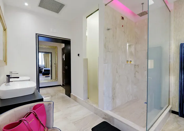 Spanish Diamond Luxury Suites & Jacuzzi Roma