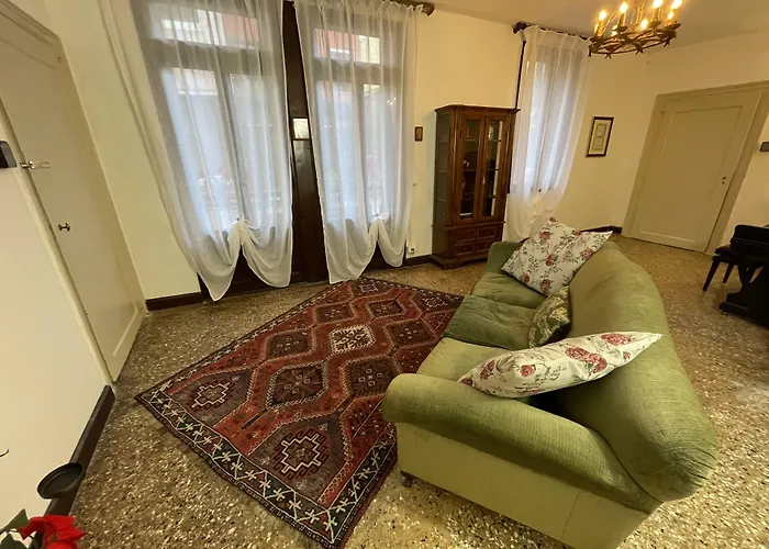 Lions Venice Guest House