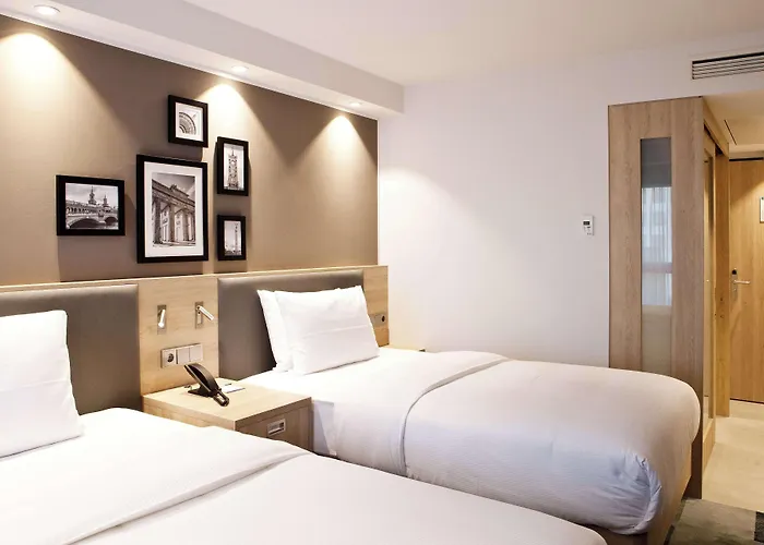 Hampton By Hilton Berlin City East Side Gallery