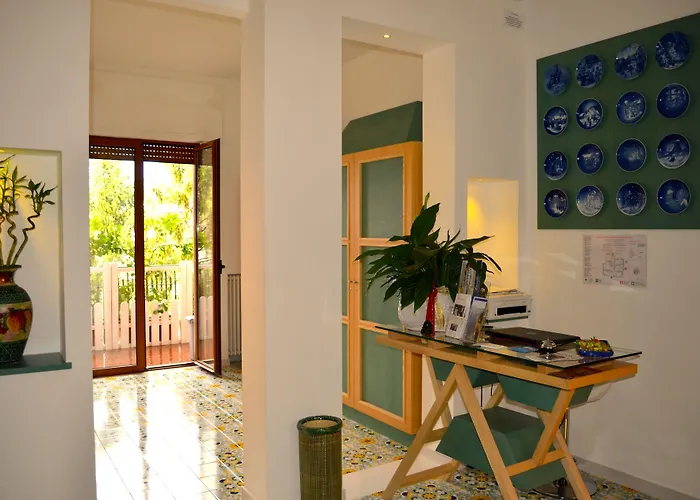 Luiselle Charming Accommodation Sorrento City Center