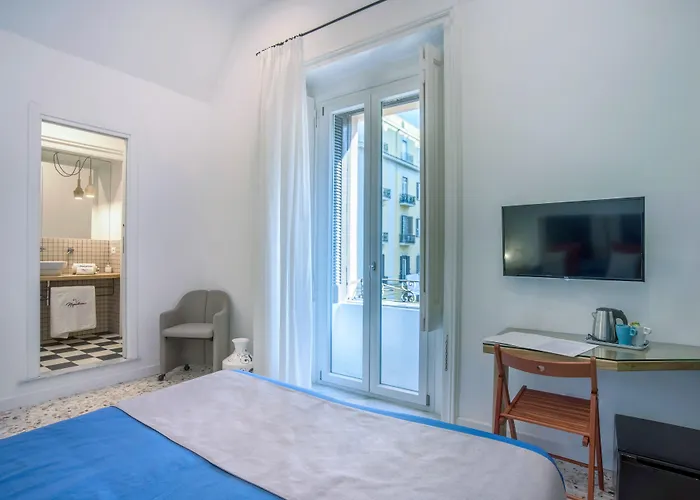 Napoliamo Guest House