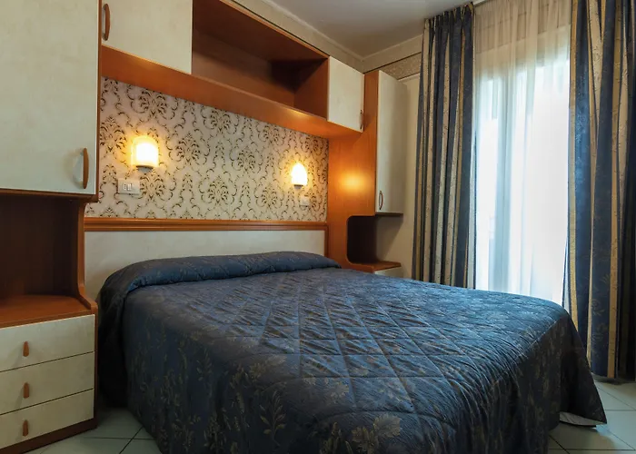 Hotel River fronte mare con piscina Rimini