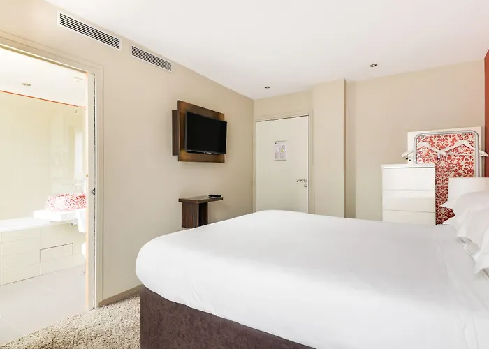 Hotel Pavillon Nation París