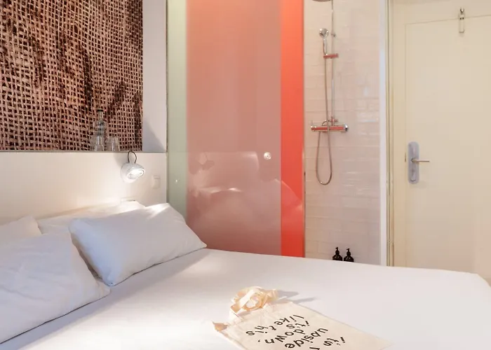 Chic&Basic Tallers Hostal Barcelona