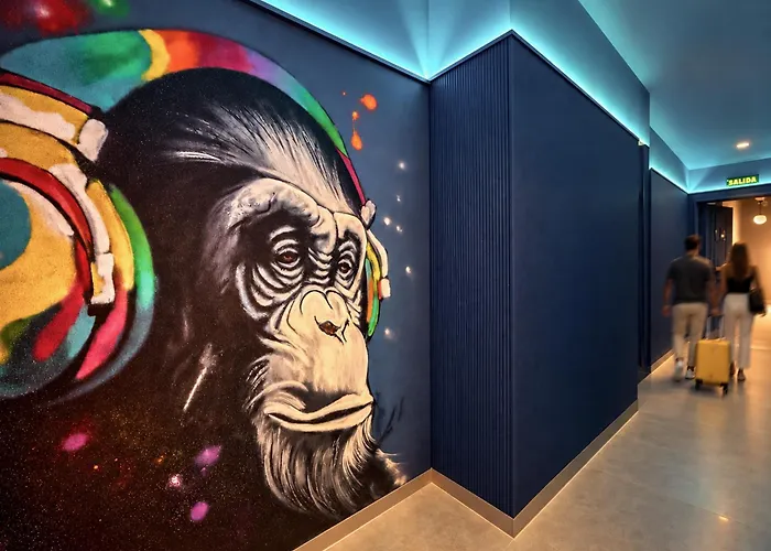 Coeo Hernan Ruiz Rooftop Pool Hostel Málaga
