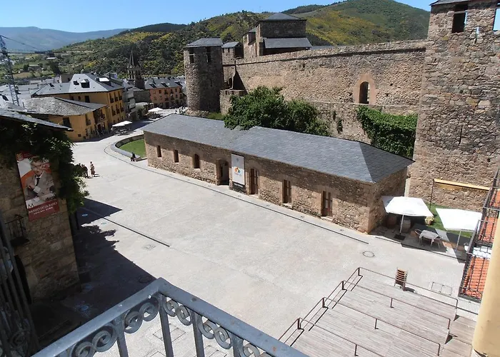 Hostal Virgen De La Encina Ponferrada