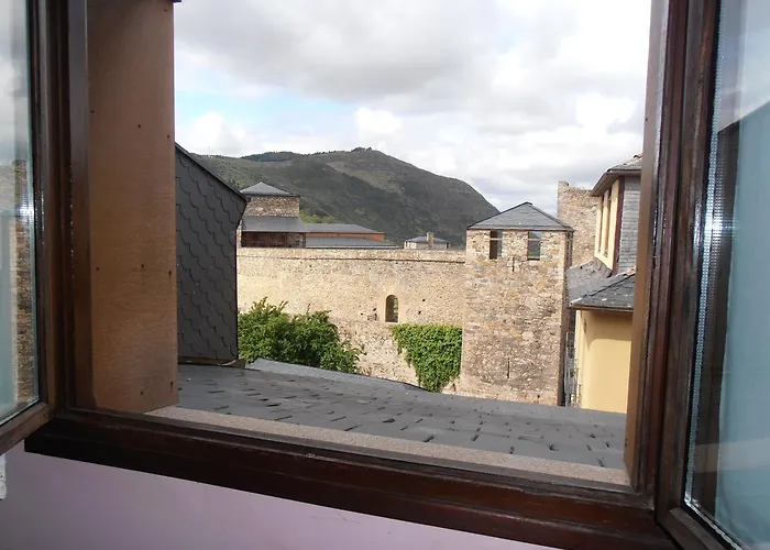 Hostal Virgen De La Encina Ponferrada