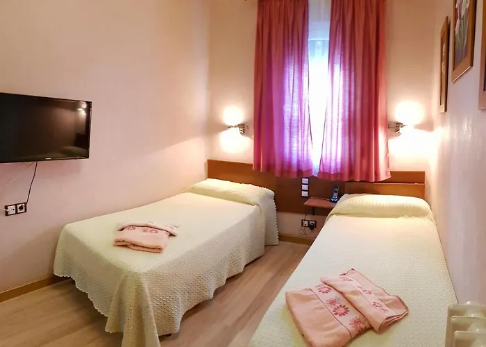 Hostal De La Torre Hostal Economico Valladolid
