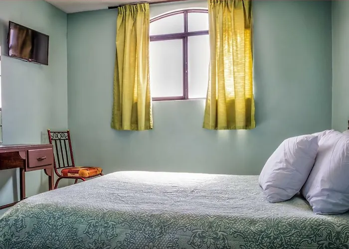 Hotel Emily León