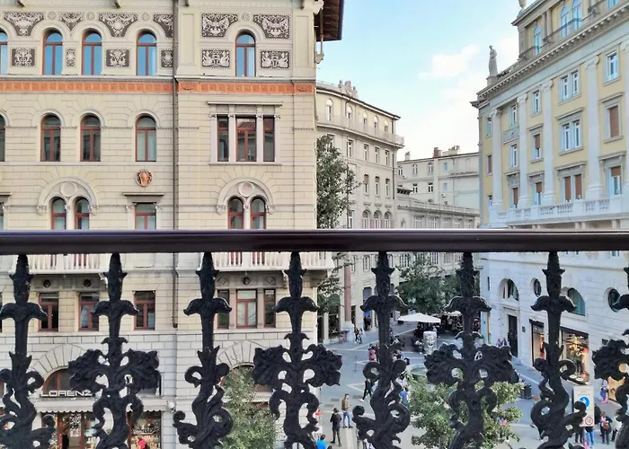 Trieste Center Rooms&Apartments - Fiori di Trieste